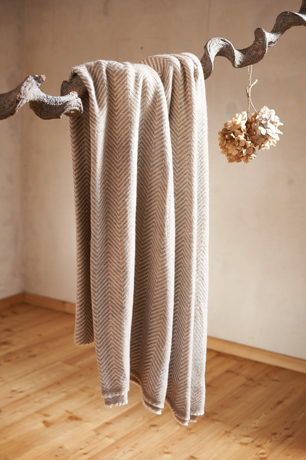 Kaschmirdecke ~ BALI, Wolldecke aus Kaschmir, Cashmere blanket, Große Überwurfdecke, Weich, leicht und dünn, In leichtem Rosa 