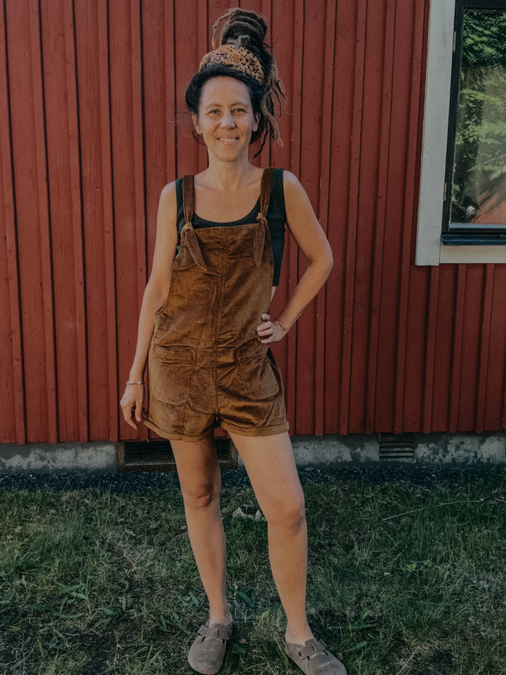 Kurze Cord-Latzhose LIV OCKER
