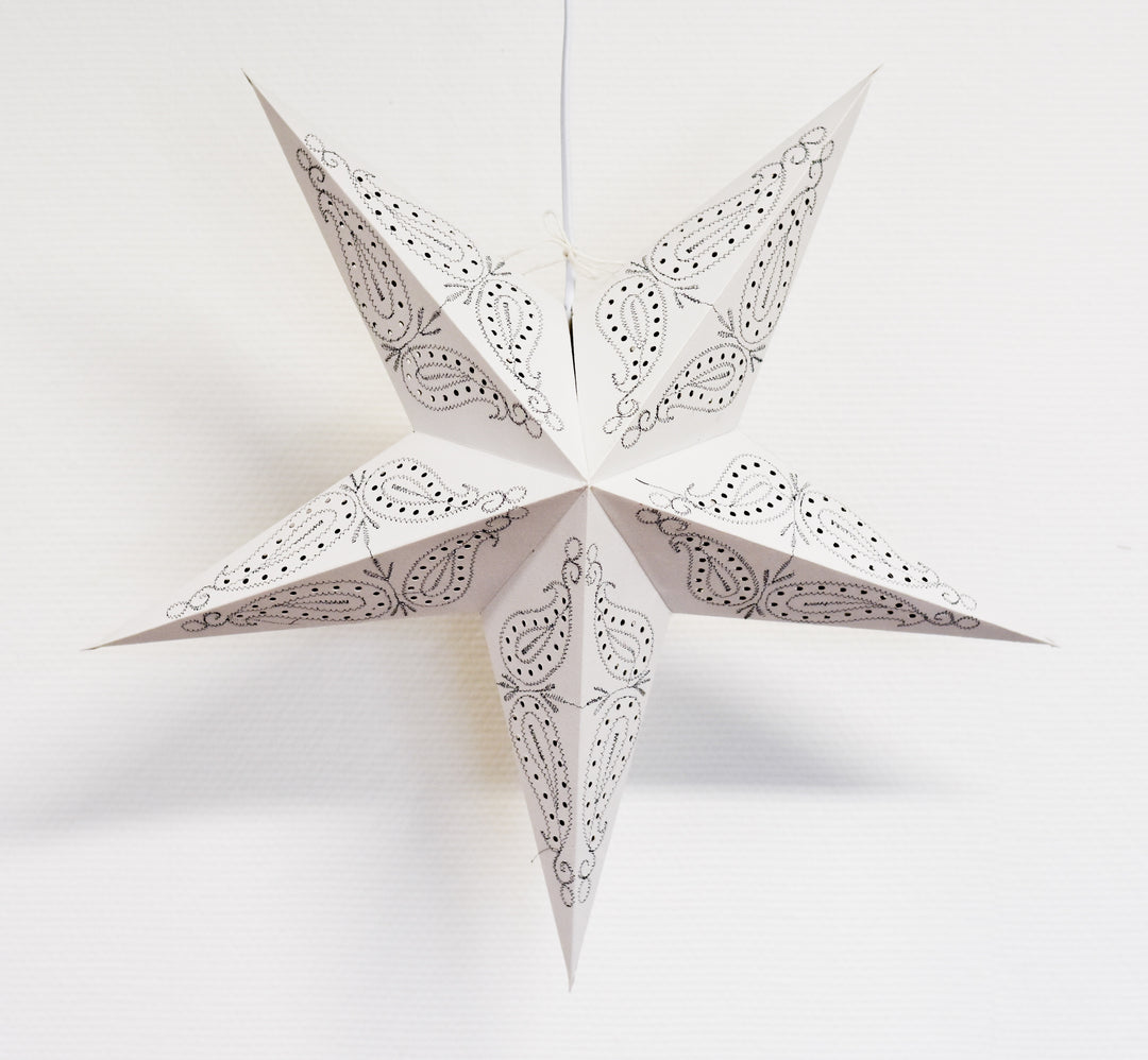 Bestickter Stern in WEISS mit Paisley-Muster