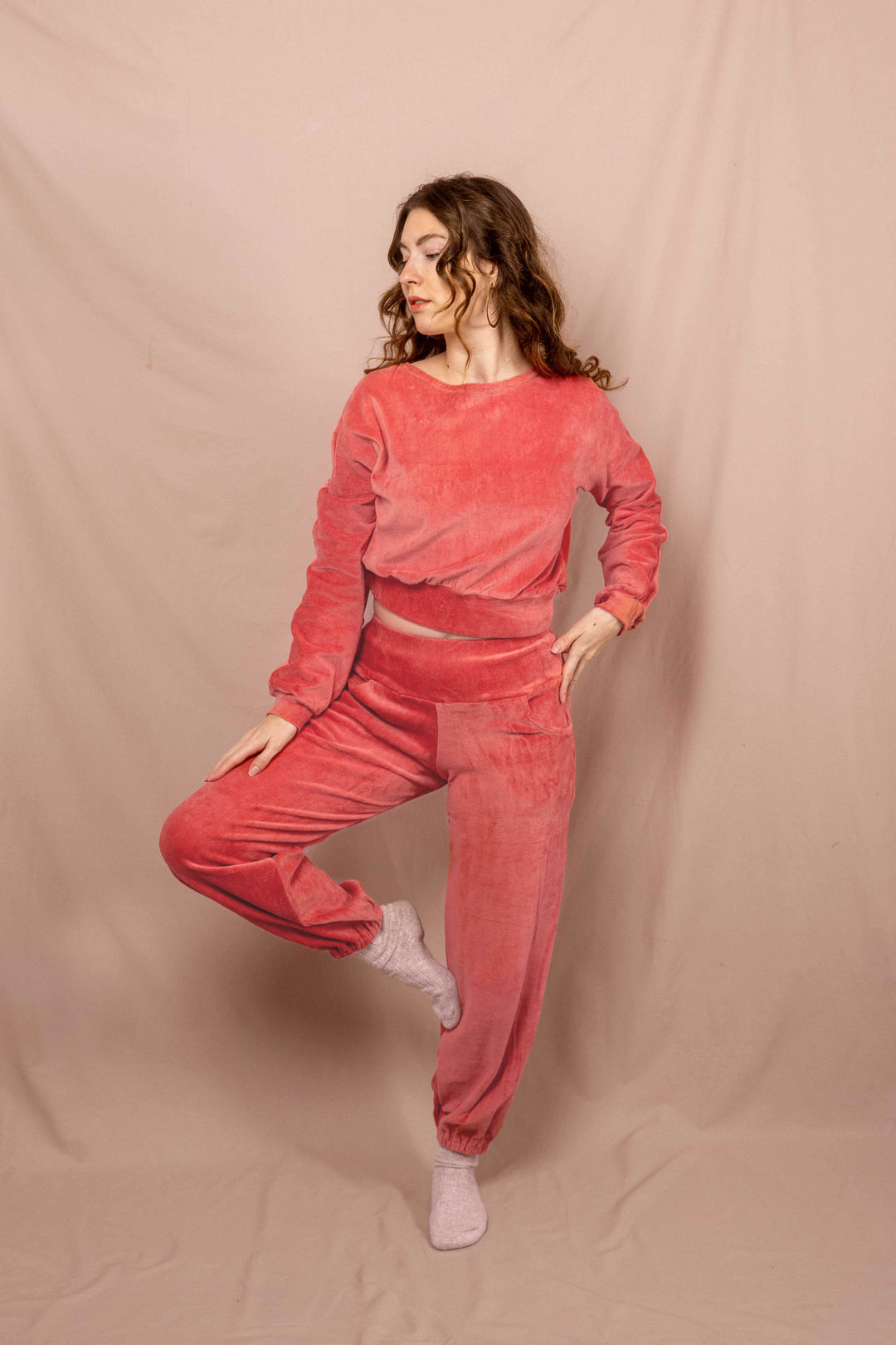 Samthose, Jogginghose in Rosa, mit Taschen,  Bequeme lockere Hose aus samt, sehr weich, 100% Baumwolle, weiche Baumwollhose, Set mit Oberteil