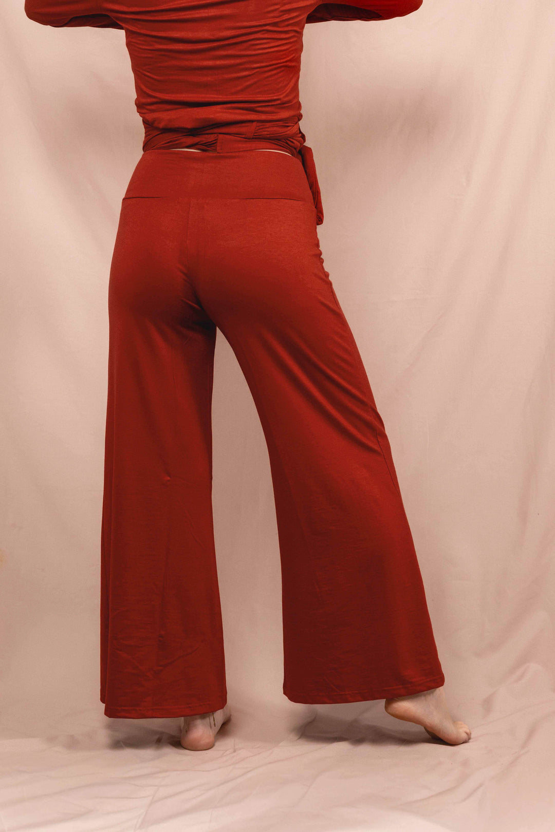 Lange Yogahsoe aus Jersey, Trainingshose mit Schlag in Rot