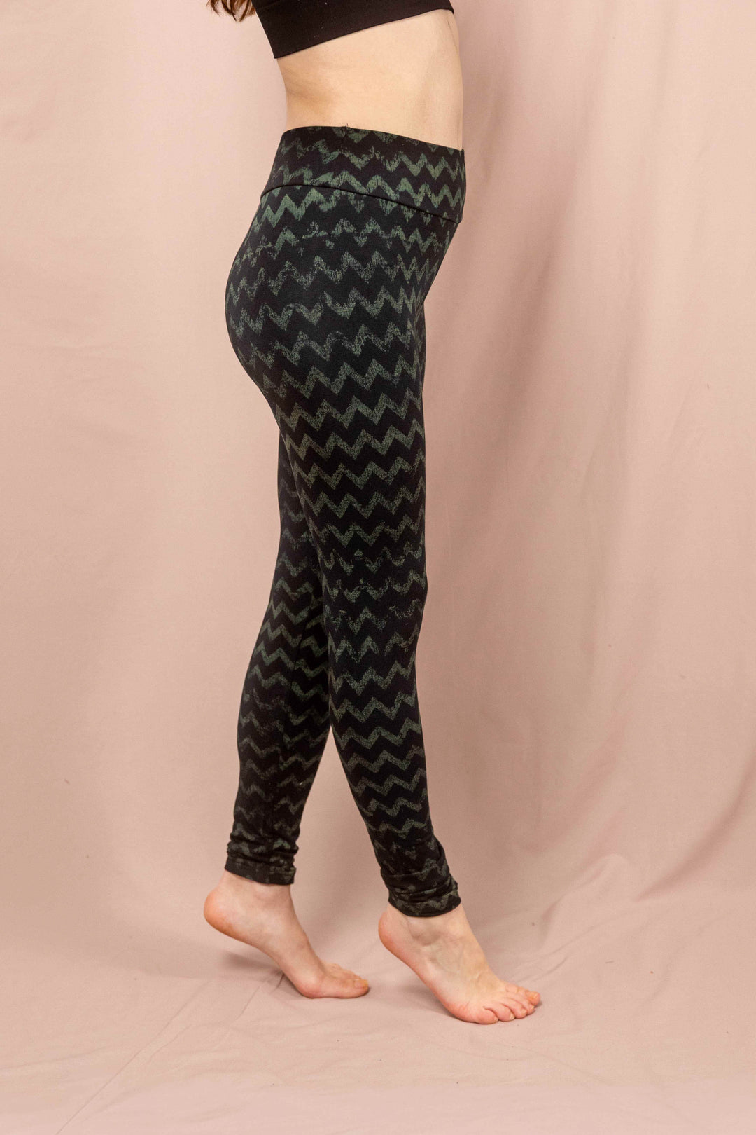 Zick Zack Leggins, Sportleggins, Farbig, Beige Schwarz, Yogaleggins, yogafashion, Muster, Abstrakt