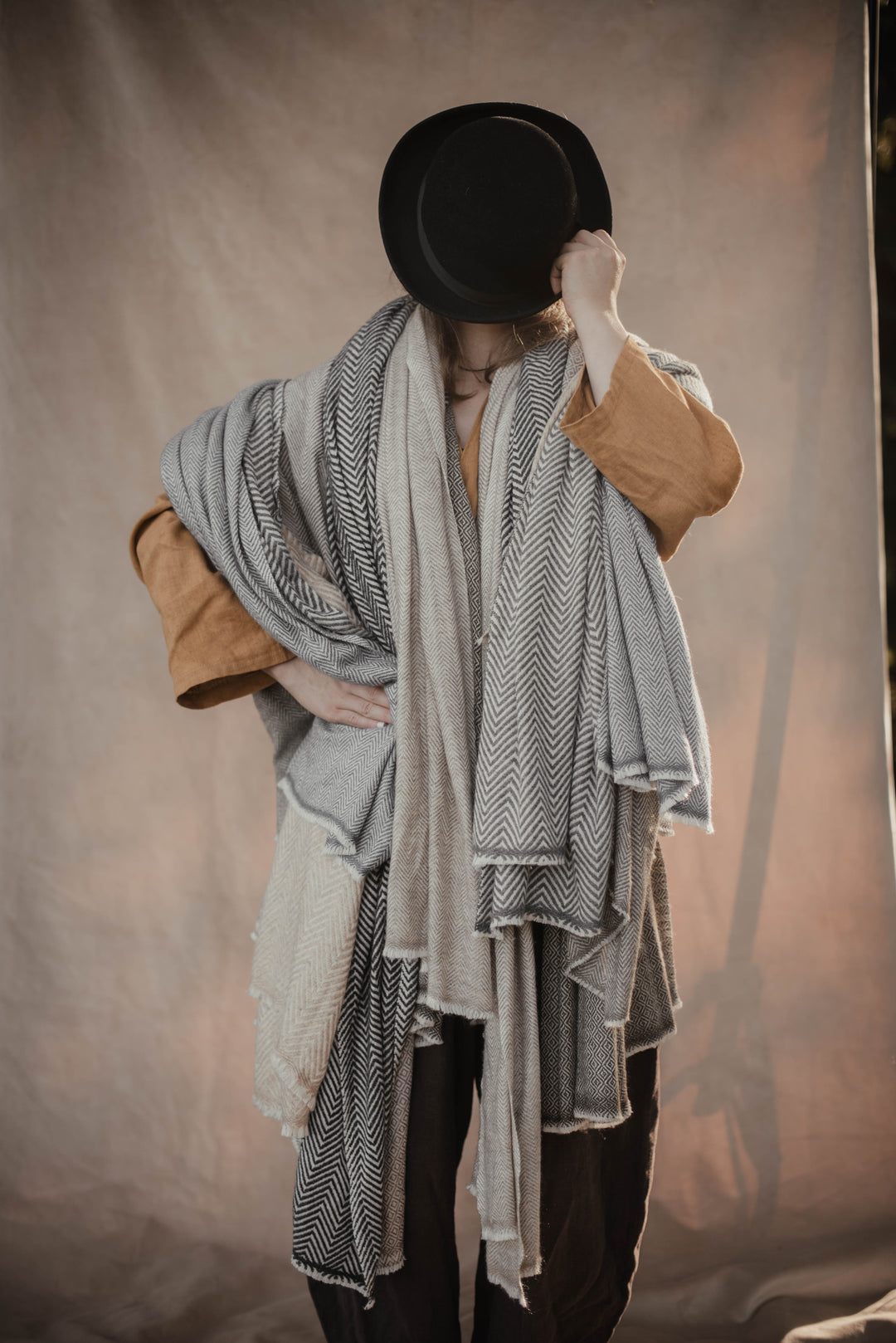Luxus Kaschmir Schal DIAMANT BEIGE I 75x210 cm | Beige Cremeweiß Naturweiß Weiß | Kaschmirschal | 100 Kaschmirwolle | Weich, flauschig, kuschelig, groß, leicht
