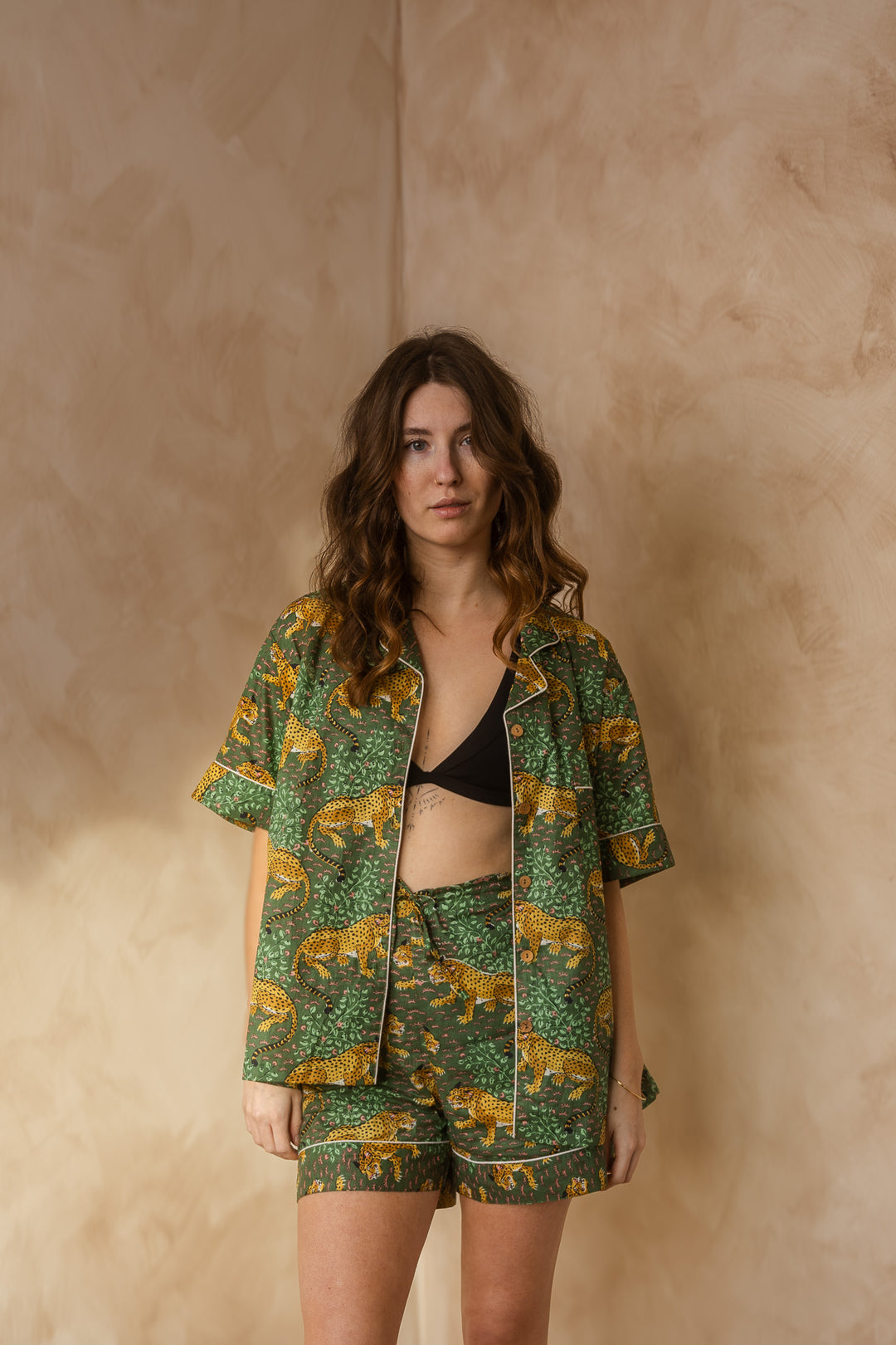 Stylisches Pyjama Set, Tiger Print Schlafanzug, Grün, Kurze Nachtwäsche, Unisex Pyjama aus Baumwolle, Trendige Muster 