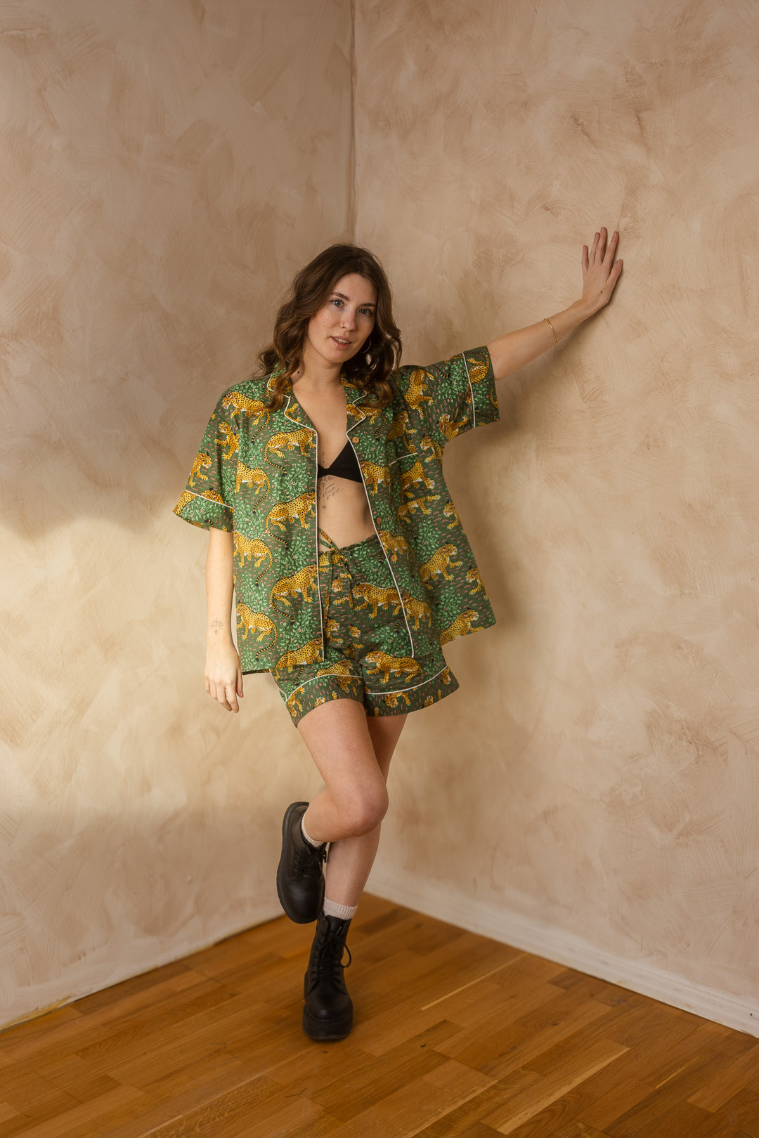 Stylisches Pyjama Set, Tiger Print Schlafanzug, Grün, Kurze Nachtwäsche, Unisex Pyjama aus Baumwolle, Trendige Muster 