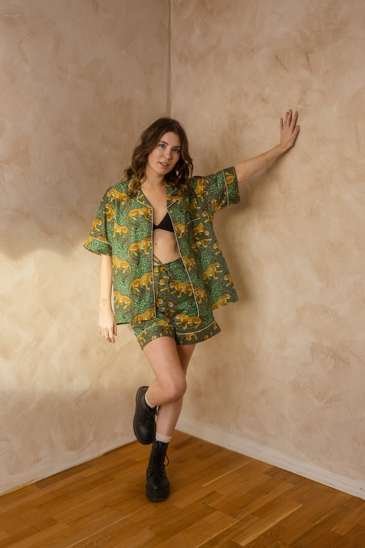 Stylisches Pyjama Set, Tiger Print Schlafanzug, Grün, Kurze Nachtwäsche, Unisex Pyjama aus Baumwolle, Trendige Muster 