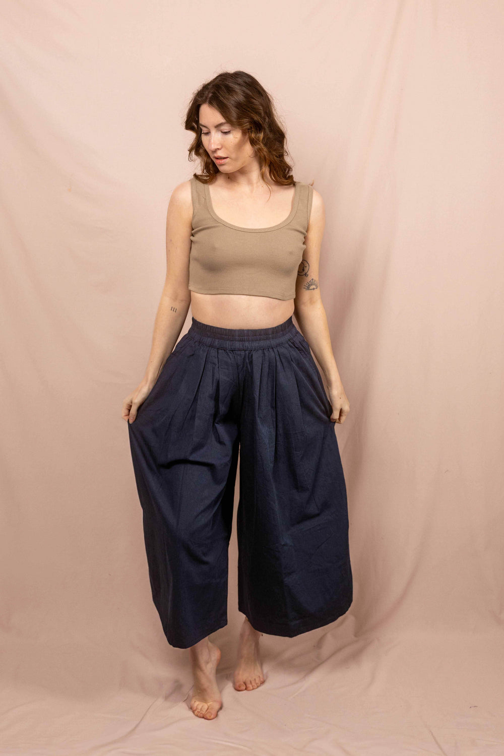 Feinripp Top, Unterhemd in Beige / Hell Grau, Bauchfreies Leichtes Oberteil, Bra Top, Crop Top