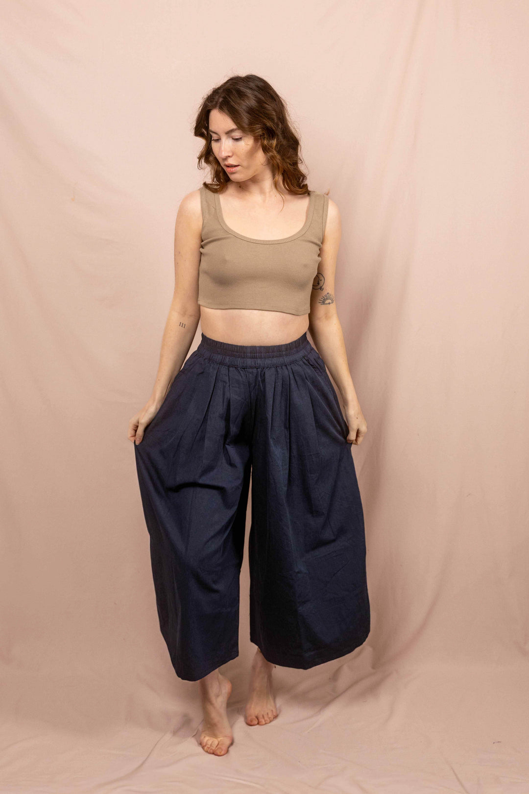 Feinripp Top, Unterhemd in Beige / Hell Grau, Bauchfreies Leichtes Oberteil, Bra Top, Crop Top