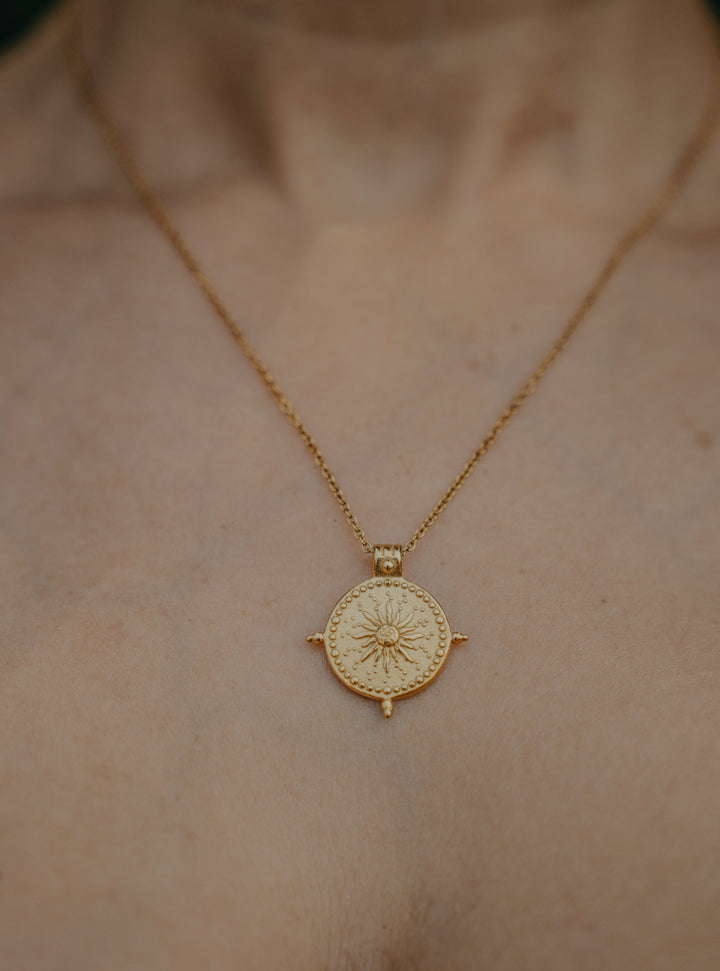 Halskette, Vergoldet, Kompass, Kette mit Anhänger, Sonne, Medaillon, altes symbol, Symbolschmuck, Halskette Gold