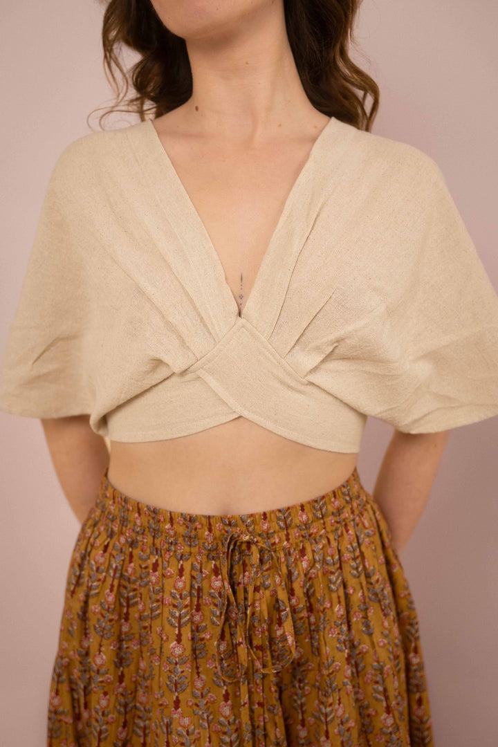 Feminines Top ~ SAKURA Naturweiß