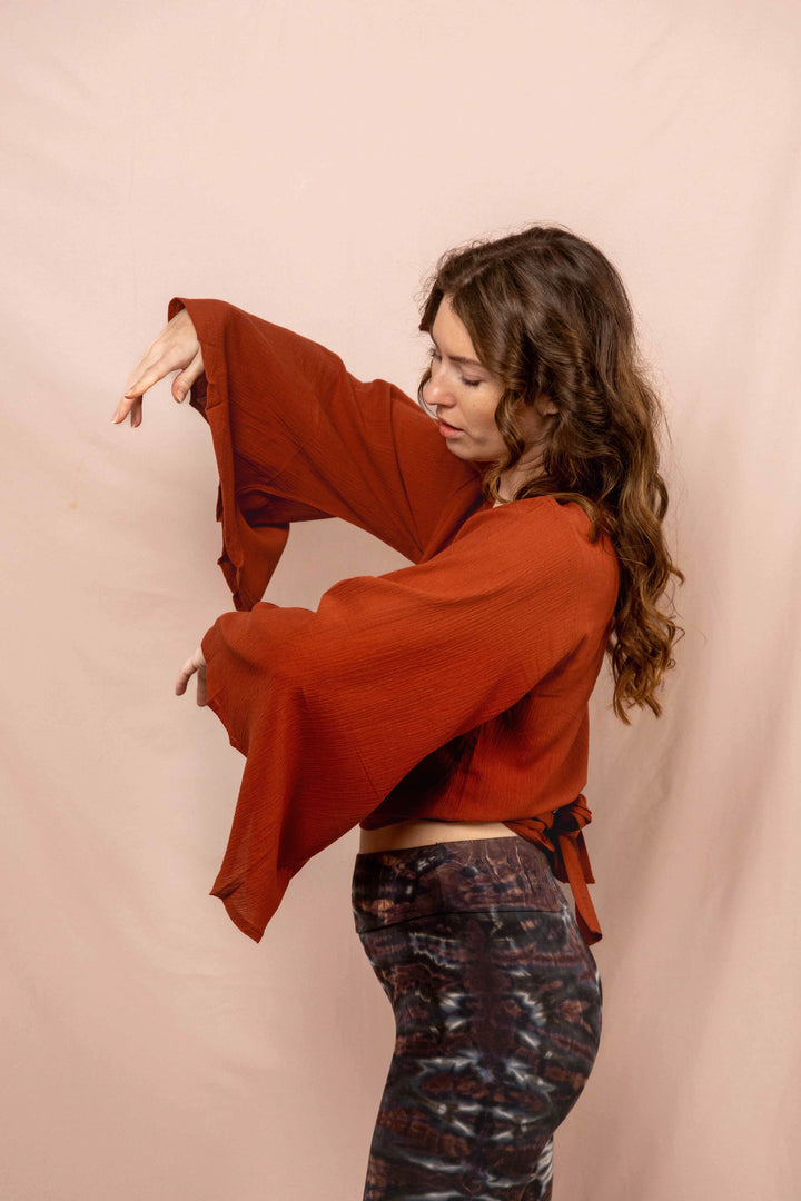 Lässiges Batik Wickeltop, Vintage Wickelbluse in Rost Rot, Bluse zum Wickeln, Top mit langen Ärmeln