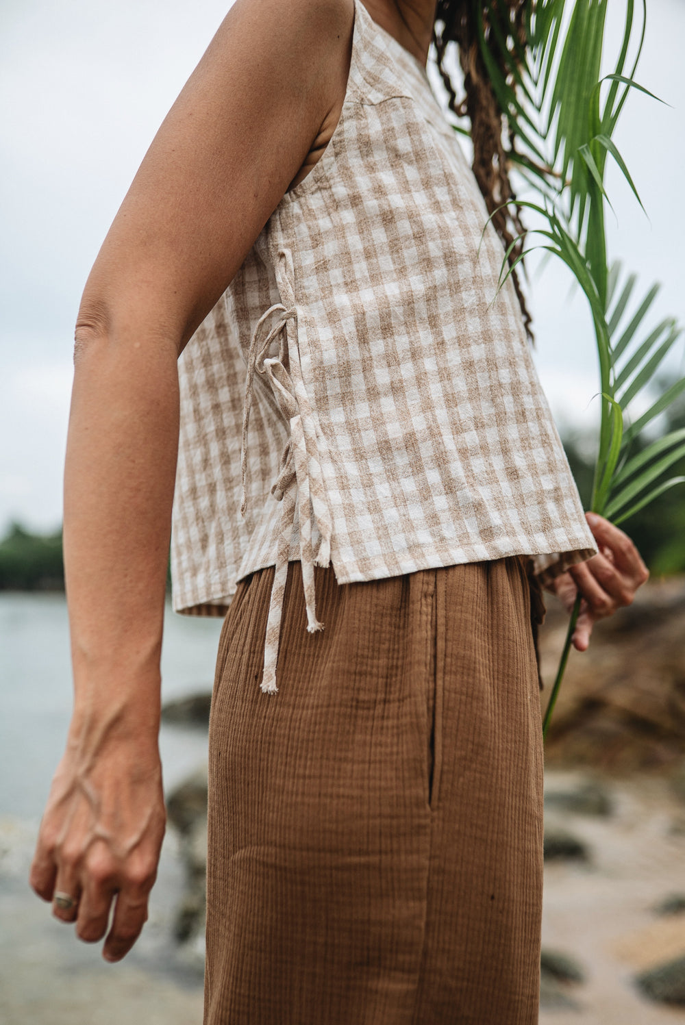 Ärmelloses Oberteil aus Baumwolle, undyed, mit Schleifen, Weste