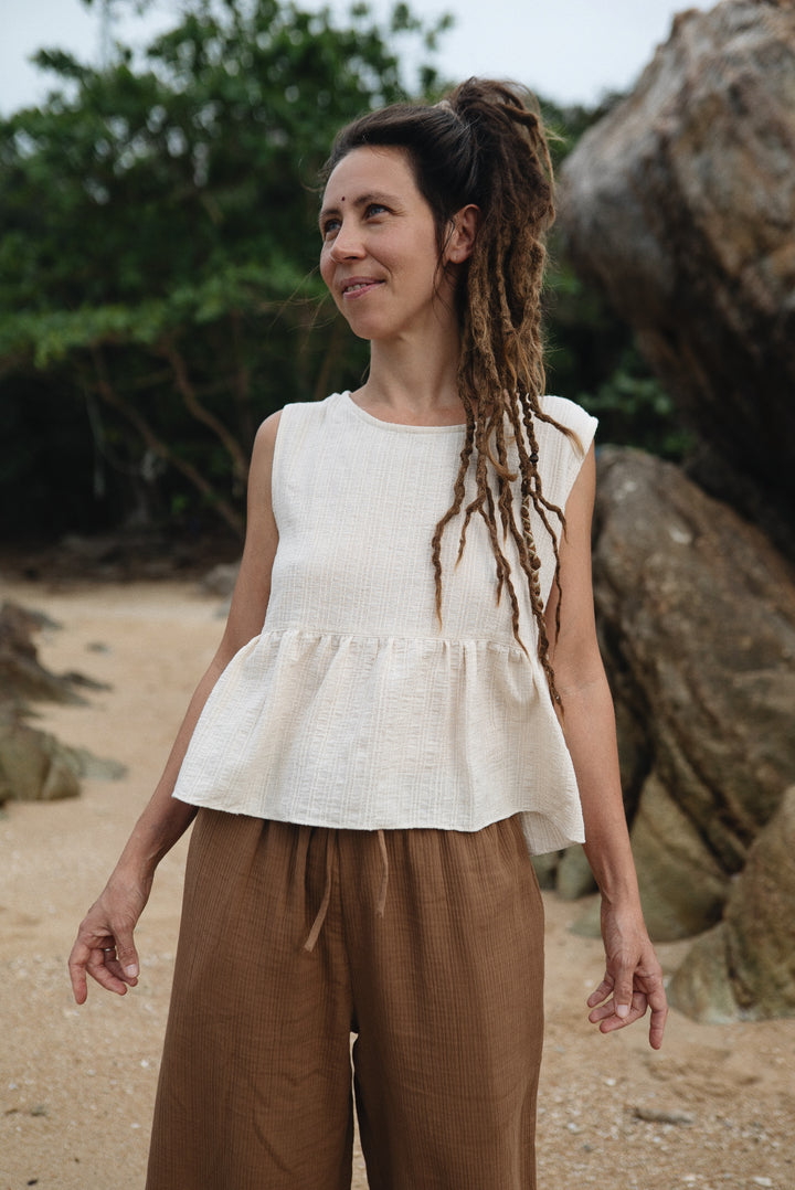 Oberteil in beige Weiß, Top undyed, Ärmelloses Shirt, Luftig und Leicht