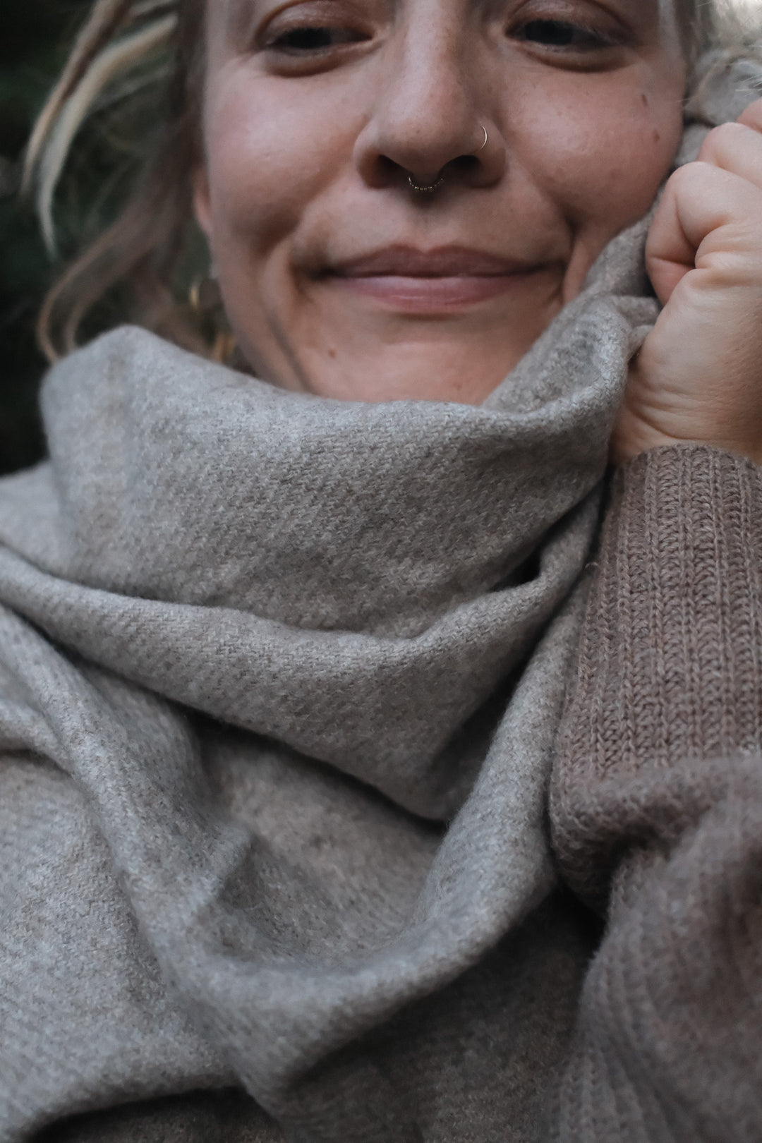Schal aus 100% Yak-Wolle ~ LADAKH | Grau-Beige