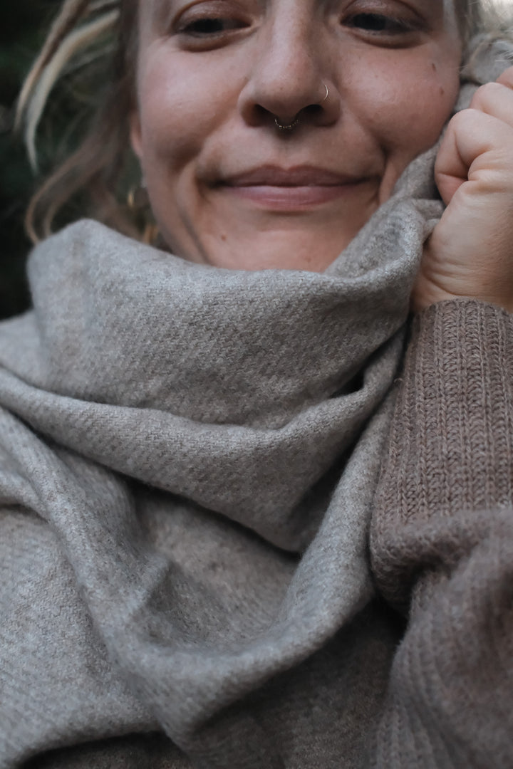 Schal aus 100% Yak-Wolle ~ LADAKH | Grau-Beige