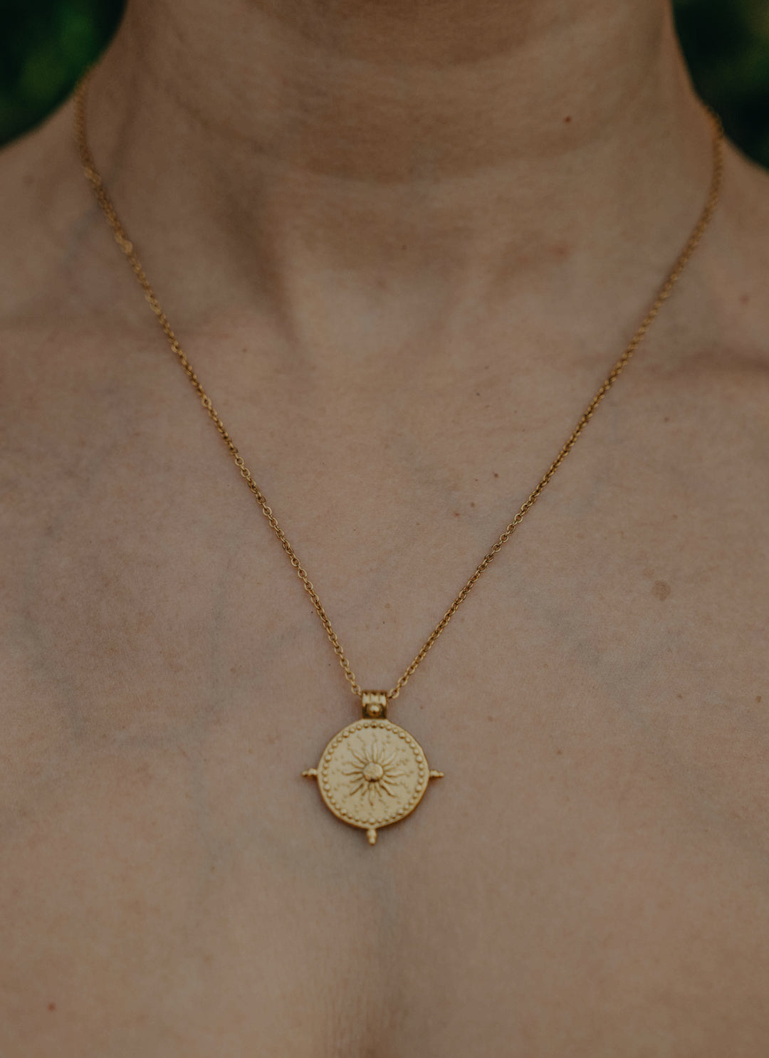 Halskette, Vergoldet, Kompass, Kette mit Anhänger, Sonne, Medaillon, altes symbol, Symbolschmuck, Halskette Gold