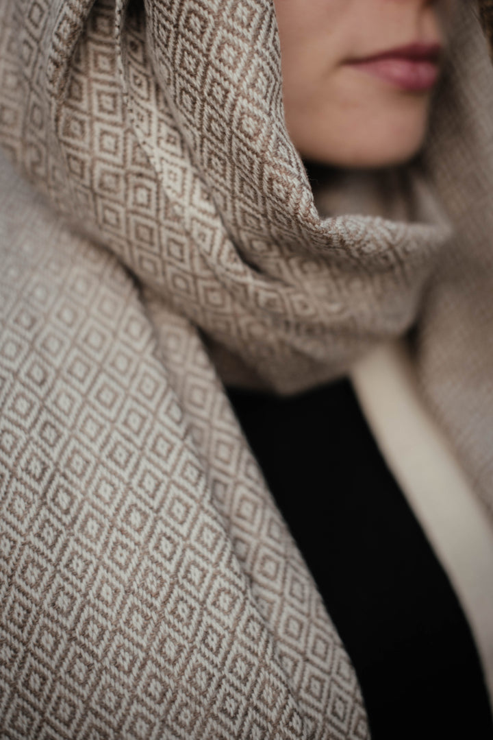 Luxus Kaschmir Schal DIAMANT BEIGE I 75x210 cm | Beige Cremeweiß Naturweiß Weiß | Kaschmirschal | 100 Kaschmirwolle | Weich, flauschig, kuschelig, groß, leicht