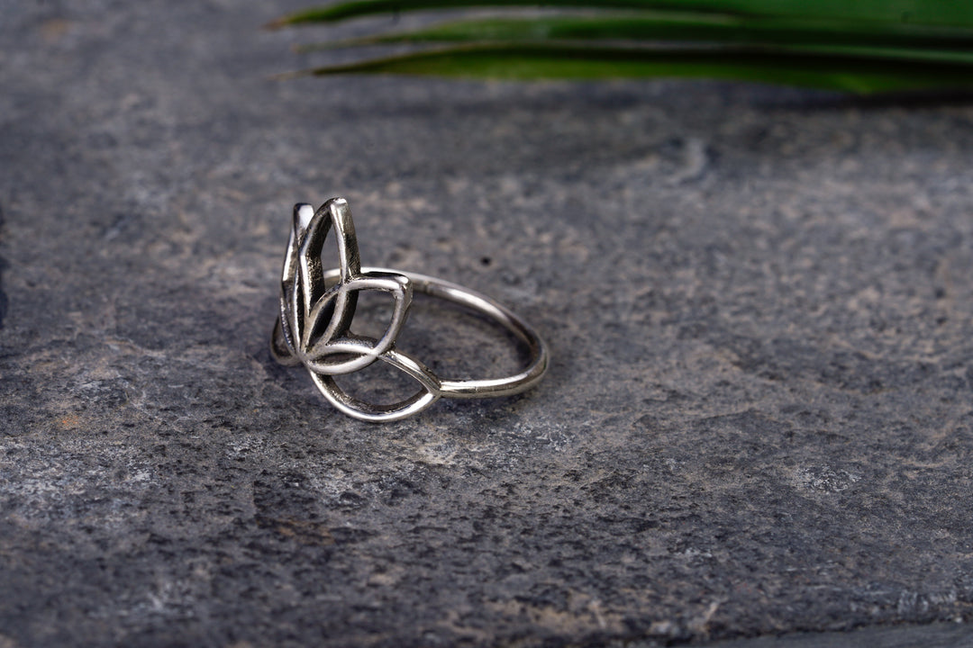 Ring ~ BIG LOTUS ~ 925er Sterling Silber ~ Lotusblüte ~