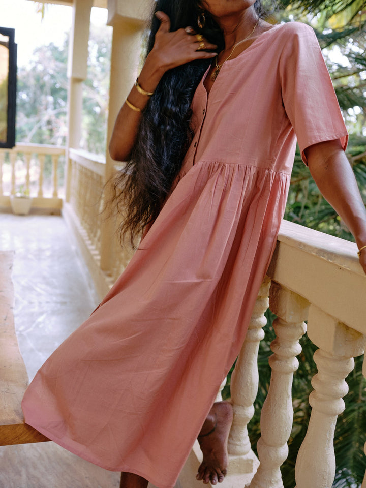 Rosa Sommerkleid aus reiner Baumwolle, Kleid mit Knöpfen.