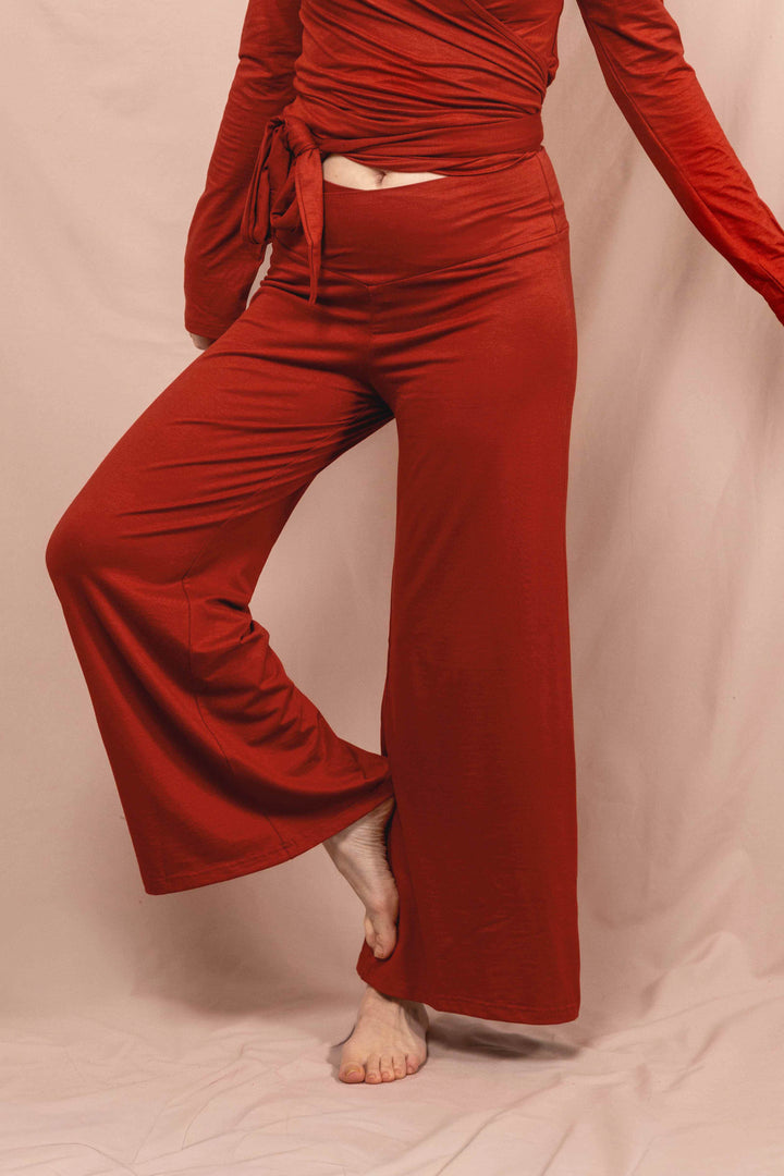 Lange Yogahsoe aus Jersey, Trainingshose mit Schlag in Rot