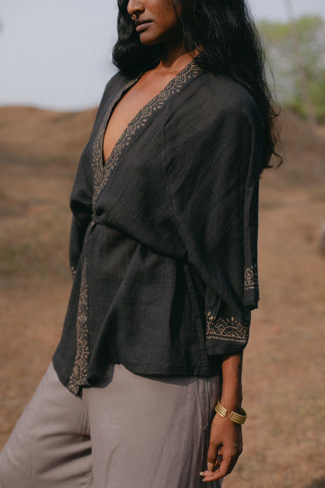 Vintage Kimono in Schwarz, Kimono Jacke, offene Bluse, Morgenmantel, kurzer Kimono aus 100% Baumwolle, Bademantel, Strandkimono