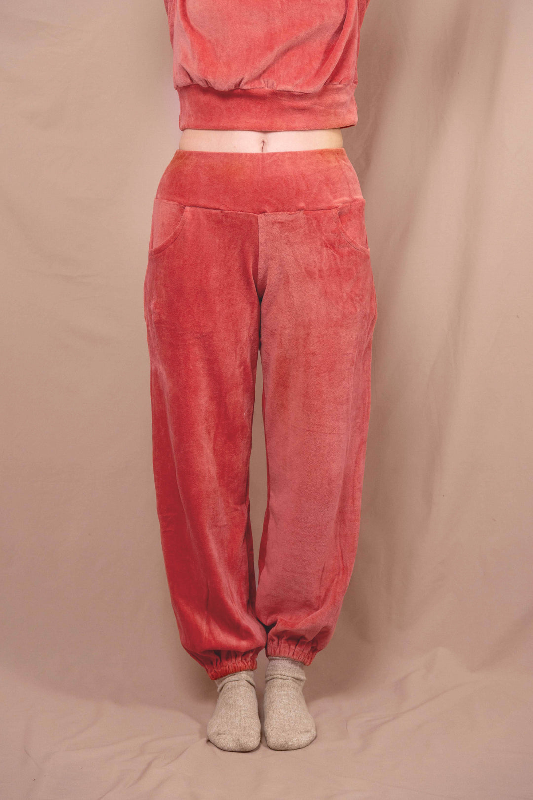 Samthose, Jogginghose in Rosa, mit Taschen,  Bequeme lockere Hose aus samt, sehr weich, 100% Baumwolle, weiche Baumwollhose, Set mit Oberteil