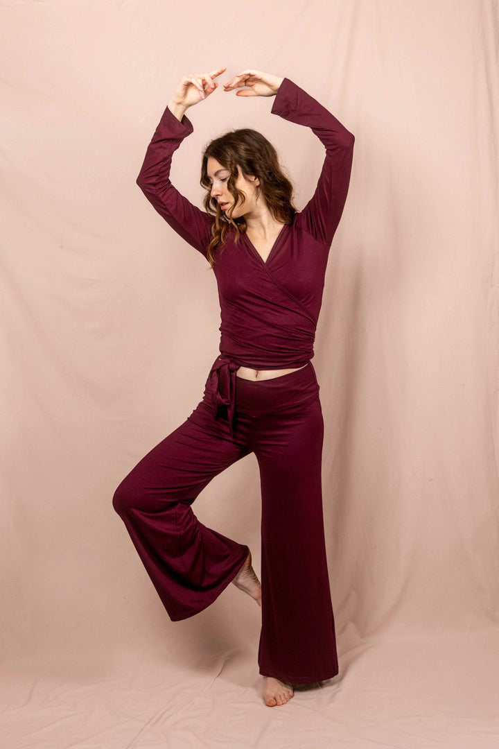 Wickelbluse in Aubergine, Wickeltop, Wickeloberteil, Sportoberteil, Yoga oberteil, Yogatop, langärmlig