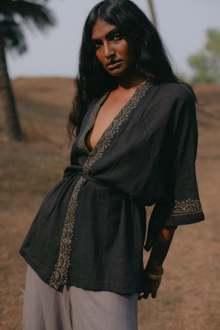 Vintage Kimono in Schwarz, Kimono Jacke, offene Bluse, Morgenmantel, kurzer Kimono aus 100% Baumwolle, Bademantel, Strandkimono