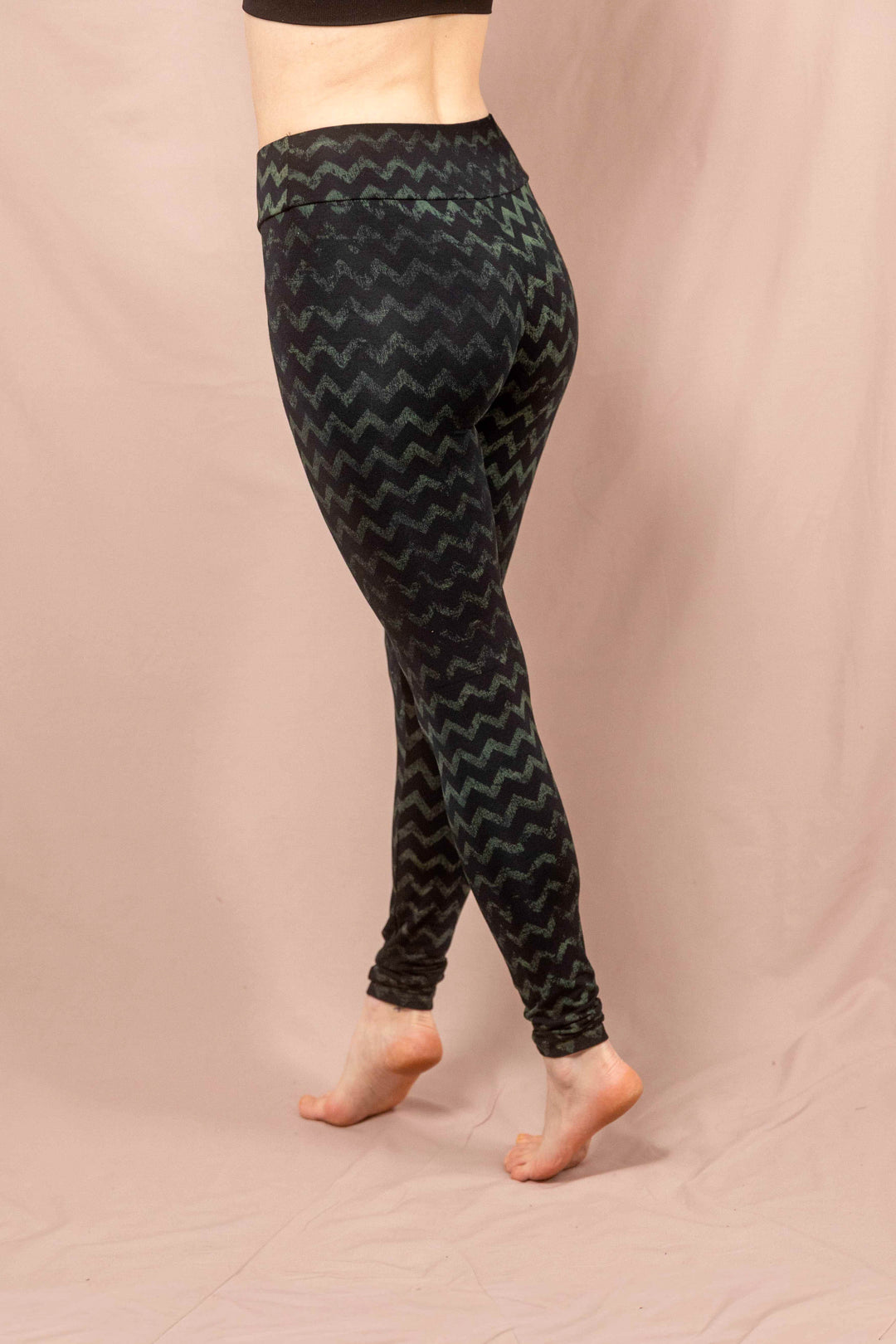 Zick Zack Leggins, Sportleggins, Farbig, Beige Schwarz, Yogaleggins, yogafashion, Muster, Abstrakt