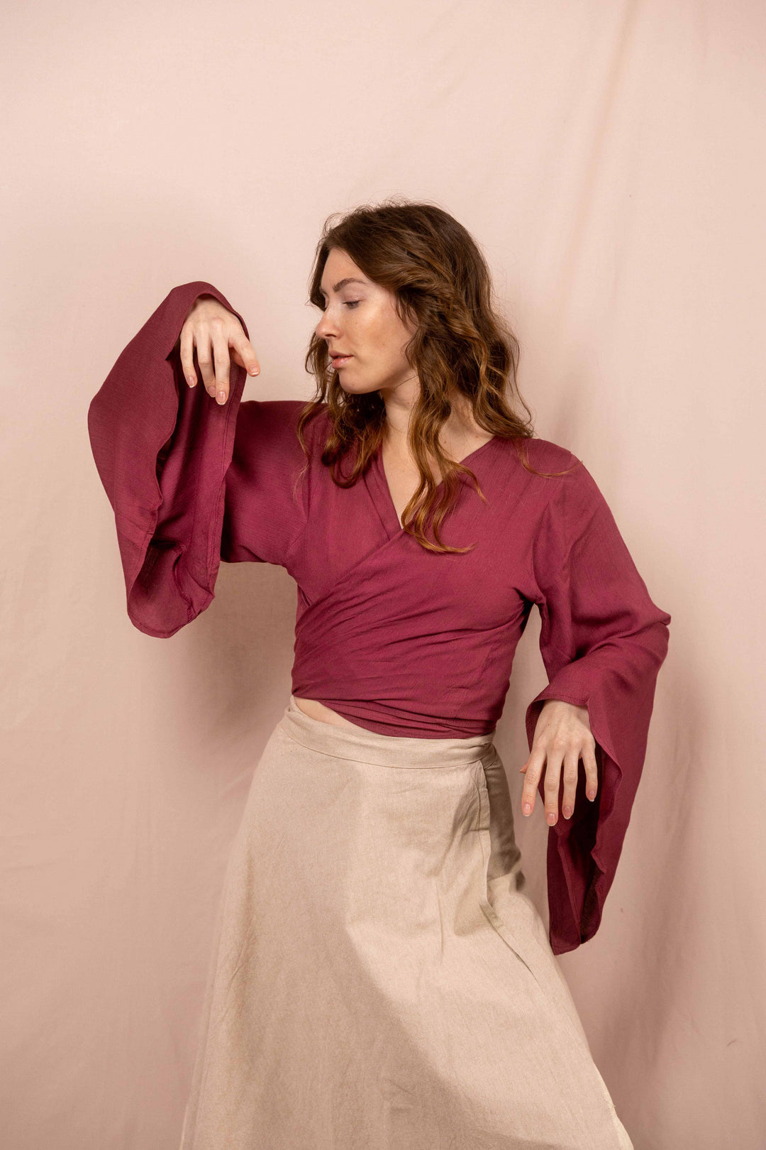 Lässiges Batik Wickeltop, Vintage Wickelbluse in Malve Rot, Bluse zum Wickeln, Top mit langen Ärmeln