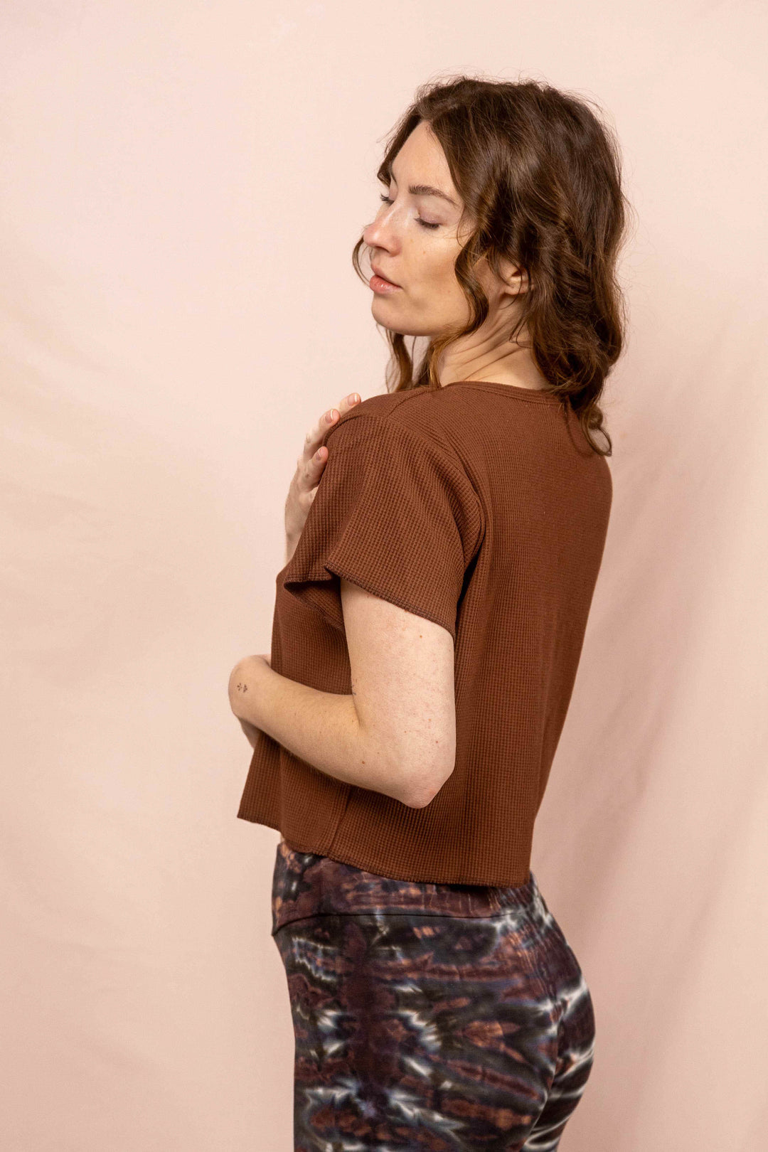 Helle Sommerbluse in Braun, Waffle Shirt, Top mit Knöpfen, Bluse, Kurzärmelig 