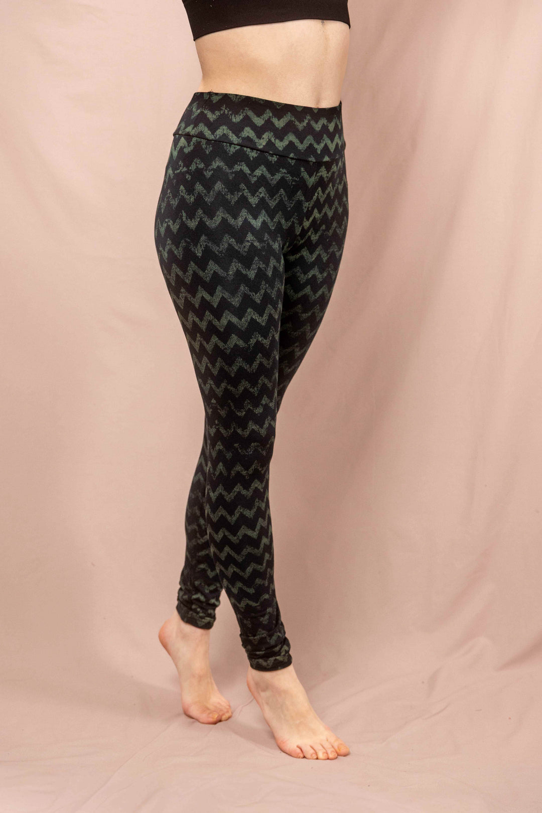 Zick Zack Leggins, Sportleggins, Farbig, Beige Schwarz, Yogaleggins, yogafashion, Muster, Abstrakt