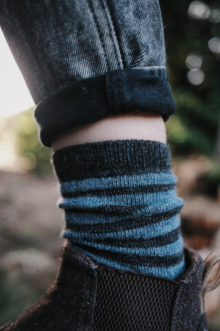 Superwarme Alpaka Socken gestreift blau/grau ~ 2 Paar