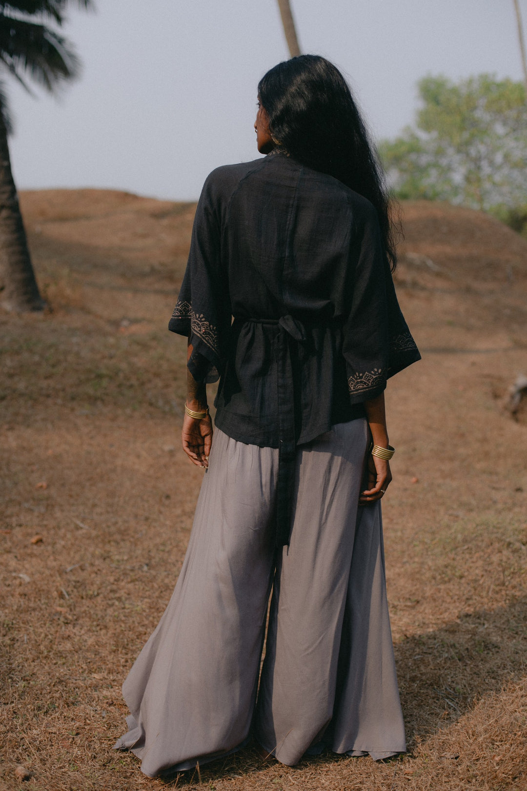 Vintage Kimono in Schwarz, Kimono Jacke, offene Bluse, Morgenmantel, kurzer Kimono aus 100% Baumwolle, Bademantel, Strandkimono