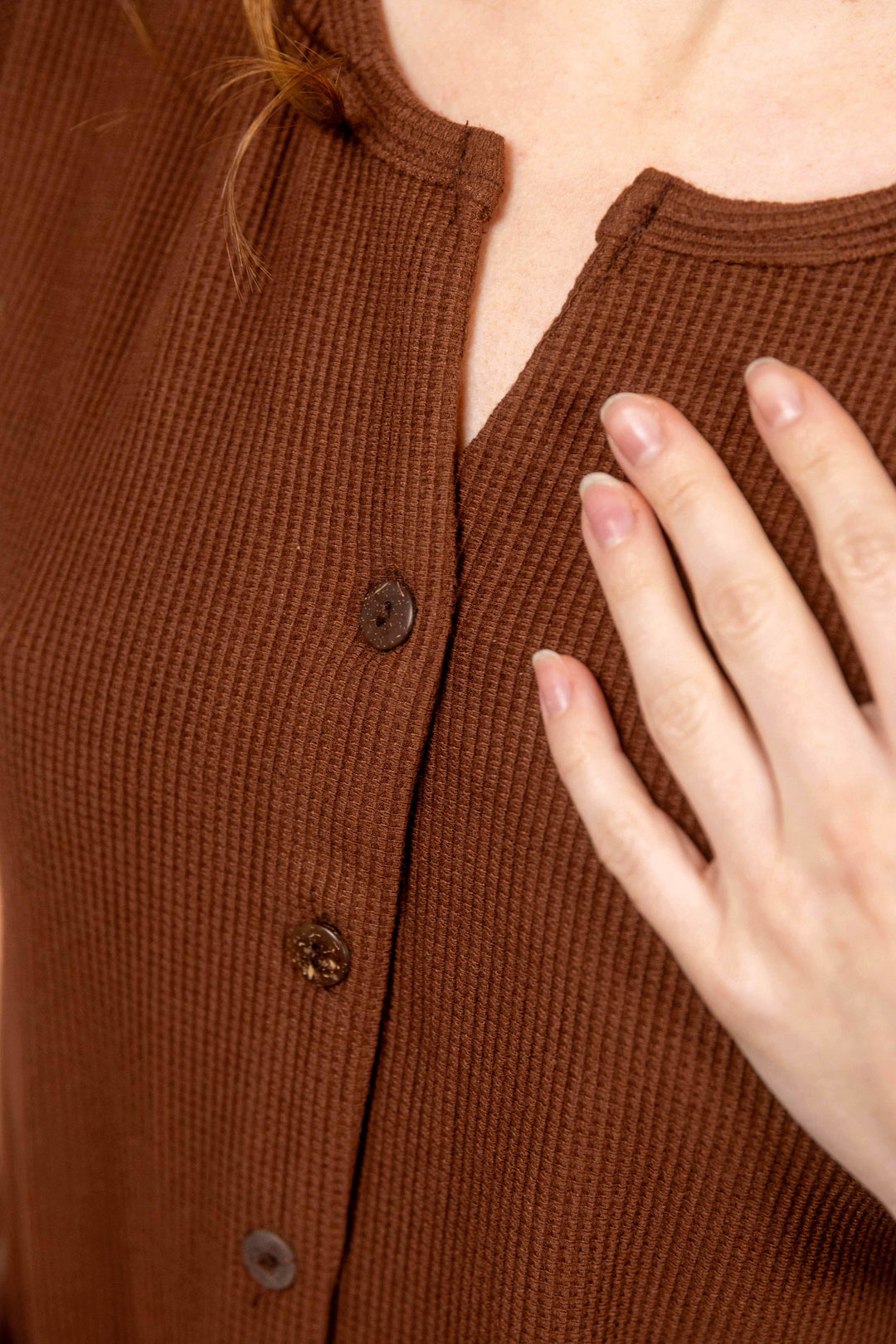 Helle Sommerbluse in Braun, Waffle Shirt, Top mit Knöpfen, Bluse, Kurzärmelig 