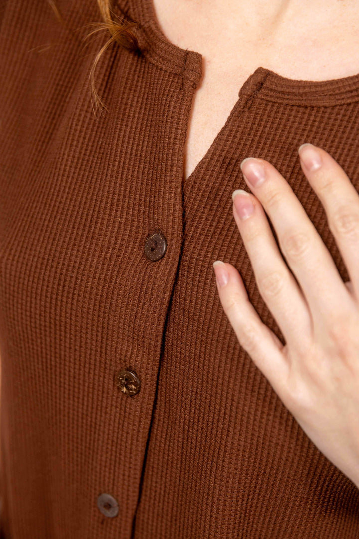 Helle Sommerbluse in Braun, Waffle Shirt, Top mit Knöpfen, Bluse, Kurzärmelig 