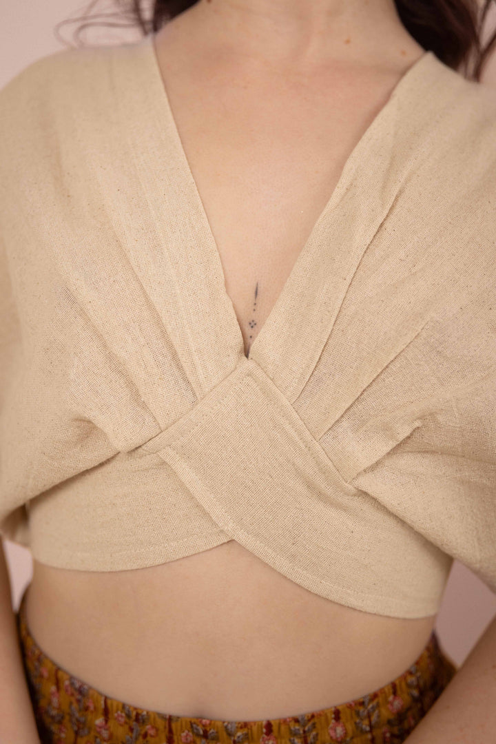 Feminines Top ~ SAKURA Naturweiß