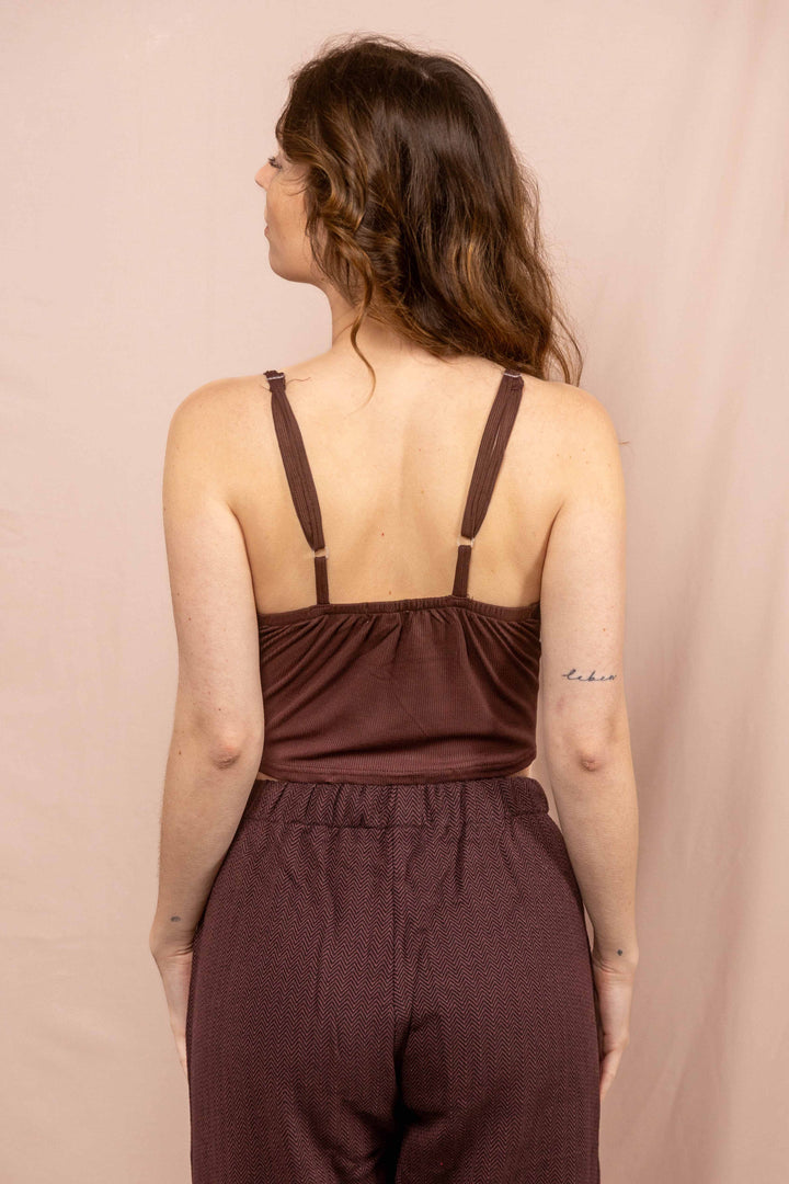 Bauchfreies Crop Top, Basic Bra Top, Oberteil in Braun mit Trägern, Feinripp BraTop