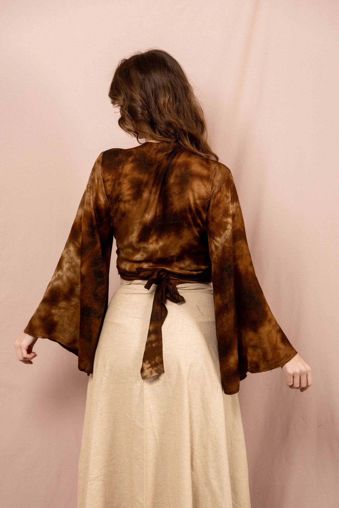 Lässiges Batik Wickeltop, Vintage Wickelbluse, Bluse zum Wickeln, Braunes Top mit langen Ärmeln