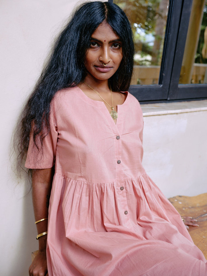 Rosa Sommerkleid aus reiner Baumwolle, Kleid mit Knöpfen.