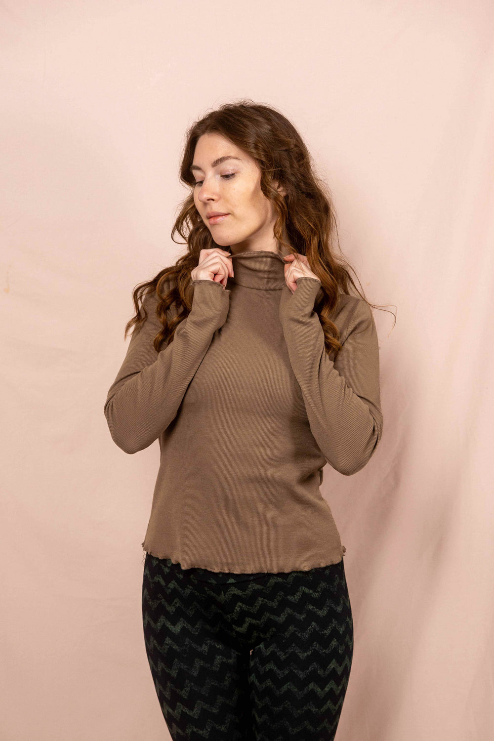 Wintertop, Taupe, Grau Braun, Stehkragen, Rollkragen, Wintersport, Feinrip Langsleeven, Langärmliges Shirt