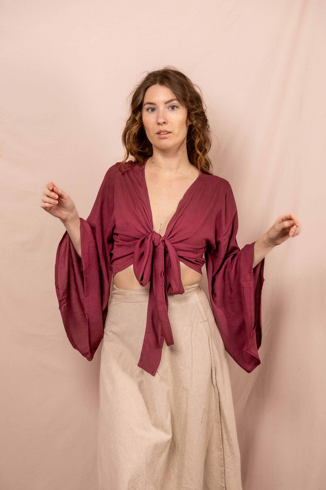 Lässiges Batik Wickeltop, Vintage Wickelbluse in Malve Rot, Bluse zum Wickeln, Top mit langen Ärmeln