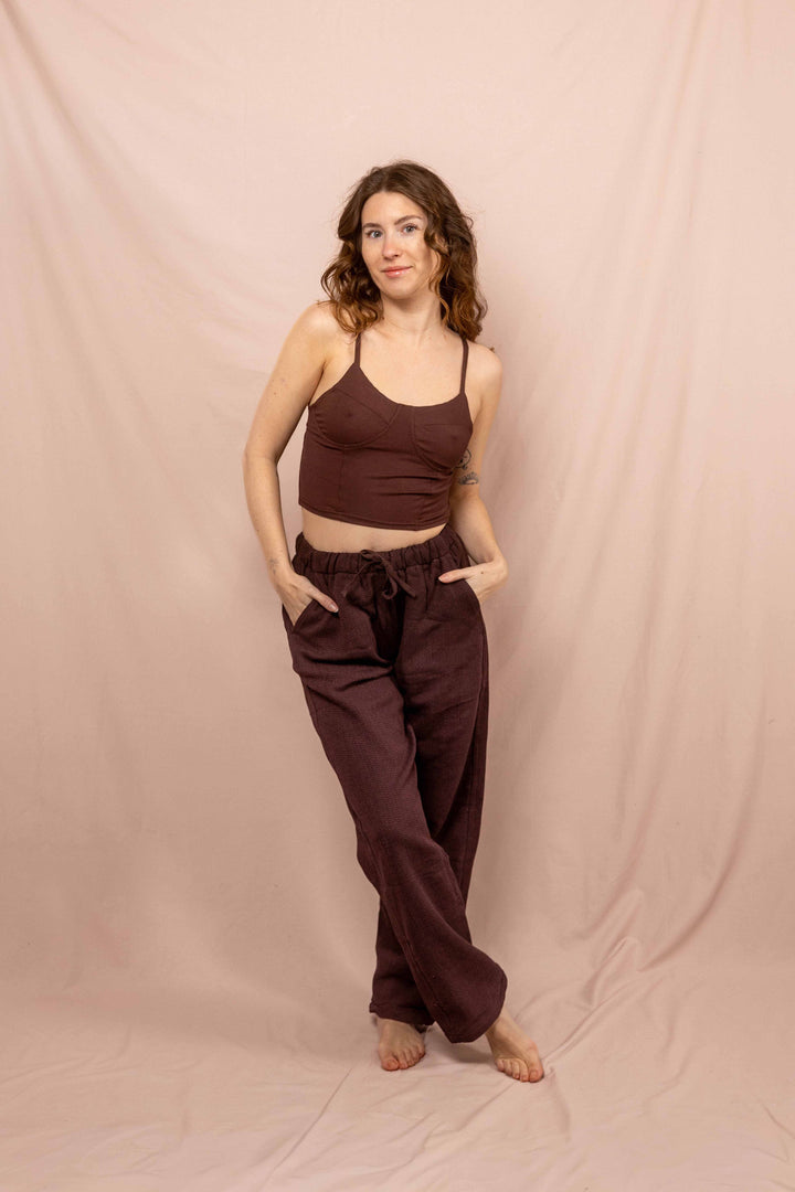 Bauchfreies Crop Top, Basic Bra Top, Oberteil in Braun mit Trägern, Feinripp BraTop