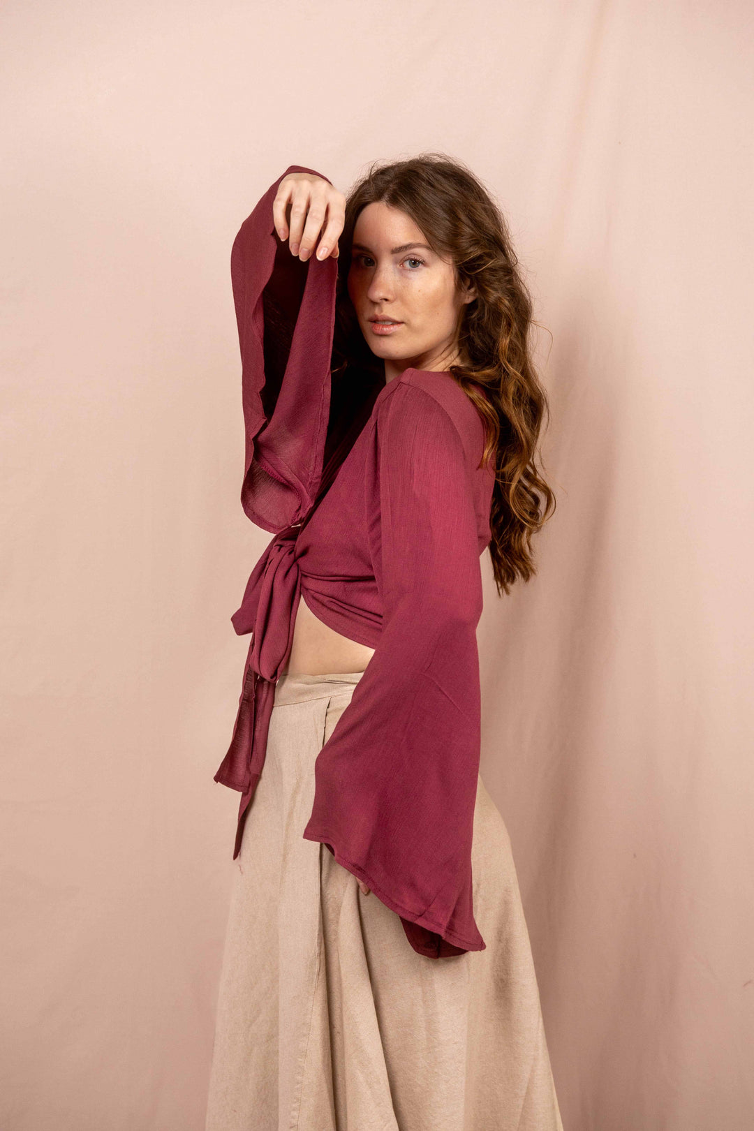 Lässiges Batik Wickeltop, Vintage Wickelbluse in Malve Rot, Bluse zum Wickeln, Top mit langen Ärmeln