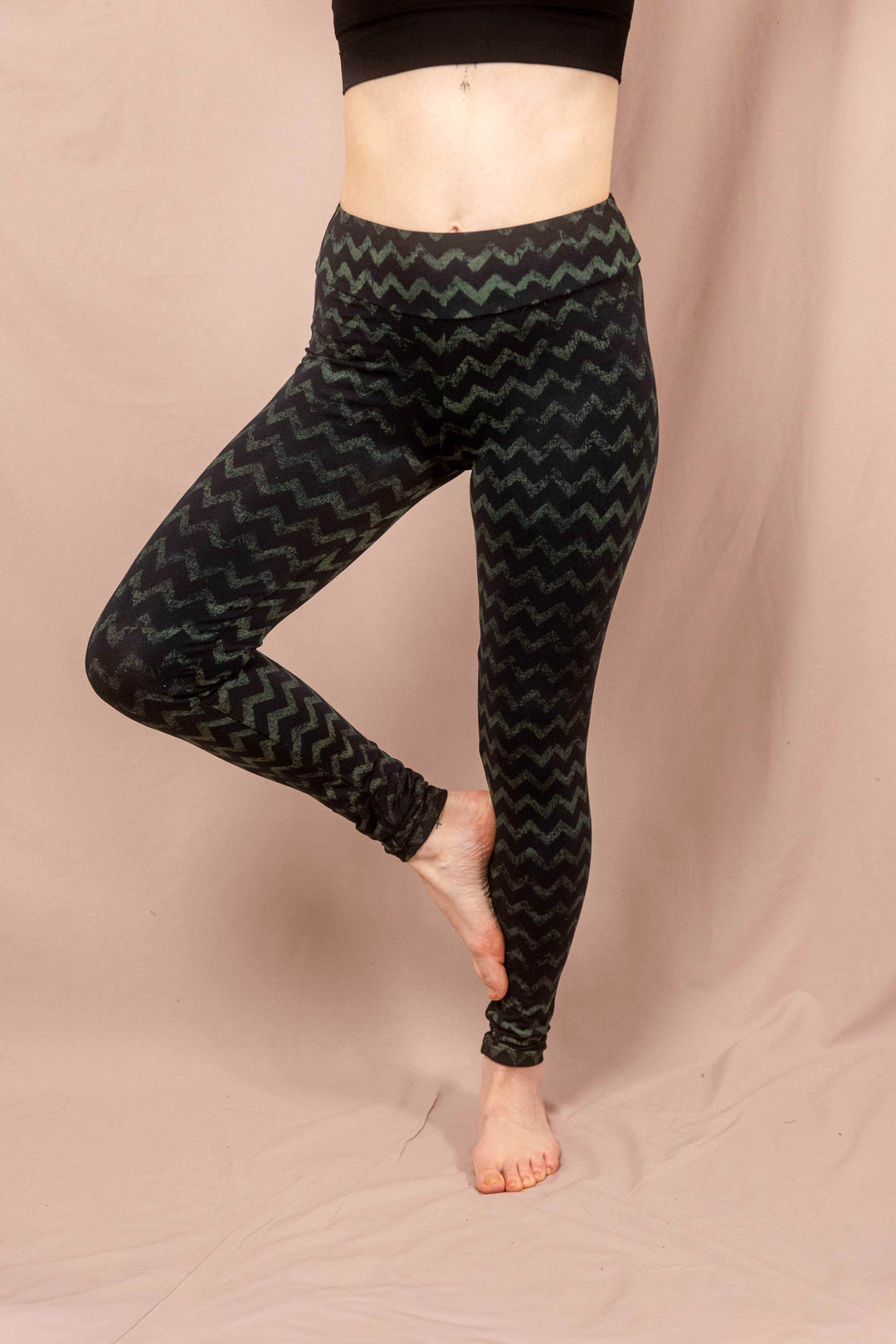 Zick Zack Leggins, Sportleggins, Farbig, Beige Schwarz, Yogaleggins, yogafashion, Muster, Abstrakt
