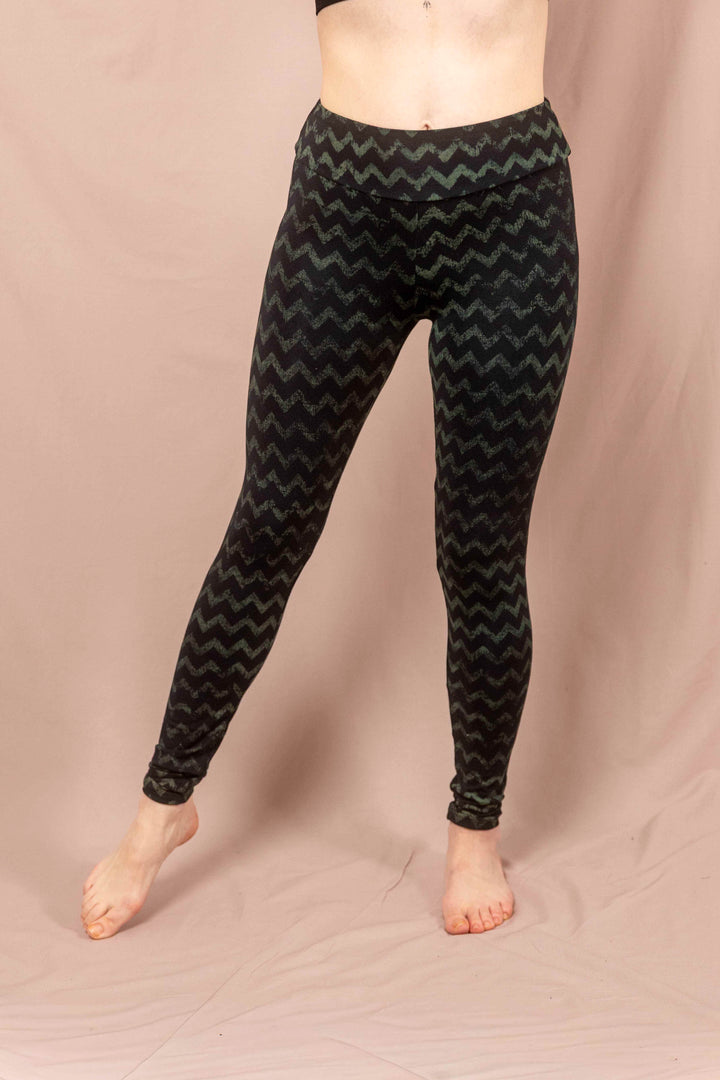 Zick Zack Leggins, Sportleggins, Farbig, Beige Schwarz, Yogaleggins, yogafashion, Muster, Abstrakt