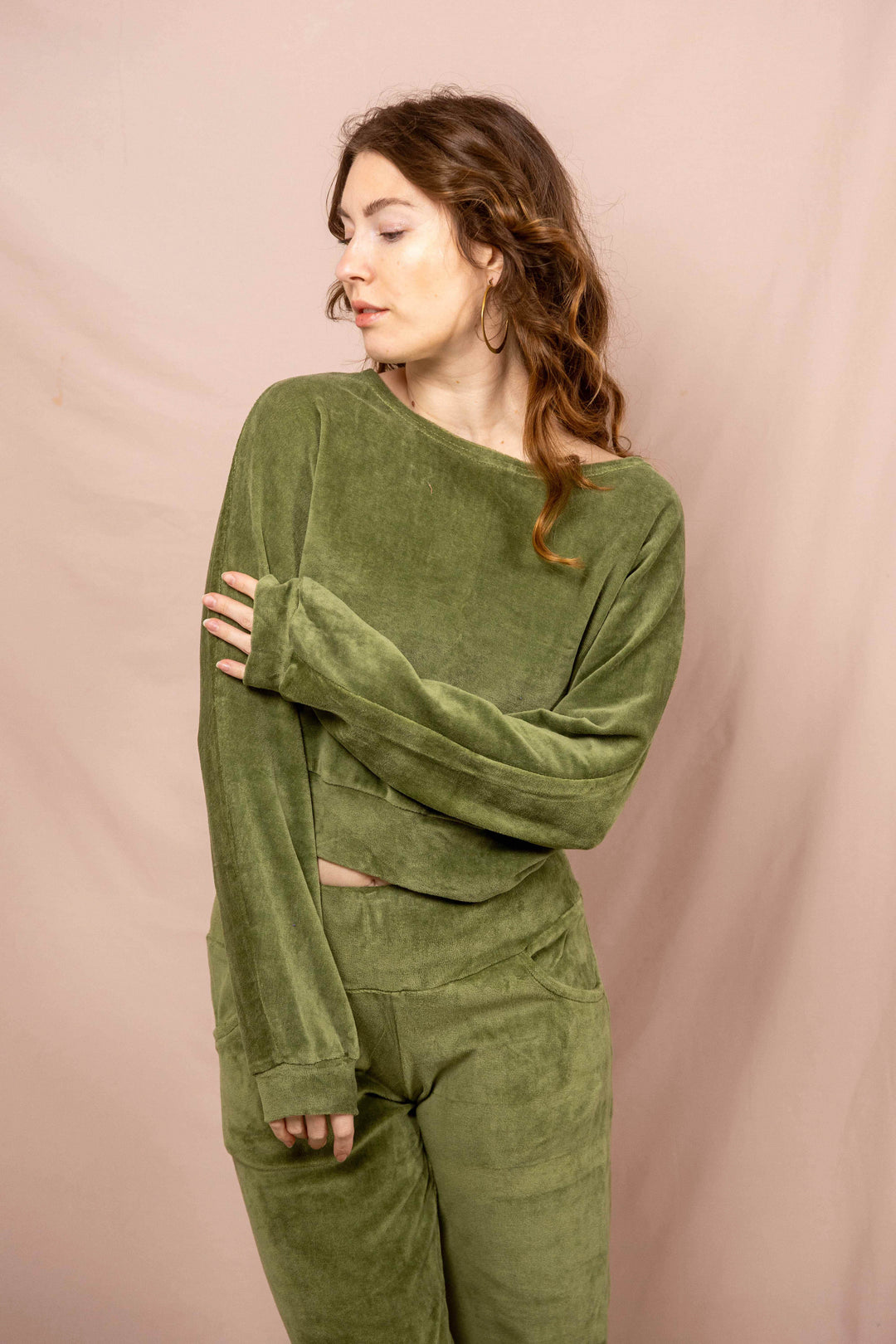 Samtpulli in Grün, Bequemer Pullover, Set Jogging, Oberteil und Hose, Zuhauseklamotte, Weich und Kuschelig, Pyjama-Set