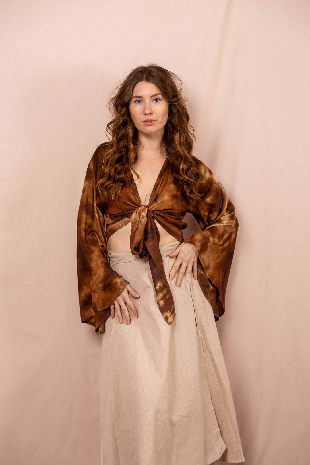 Lässiges Batik Wickeltop, Vintage Wickelbluse, Bluse zum Wickeln, Braunes Top mit langen Ärmeln