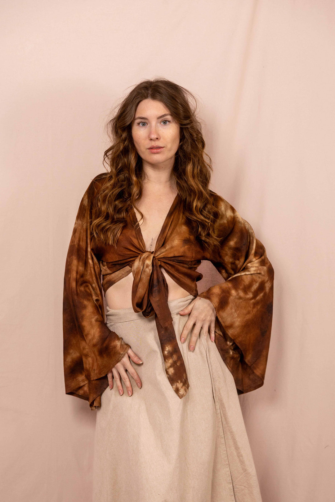 Lässiges Batik Wickeltop, Vintage Wickelbluse, Bluse zum Wickeln, Braunes Top mit langen Ärmeln