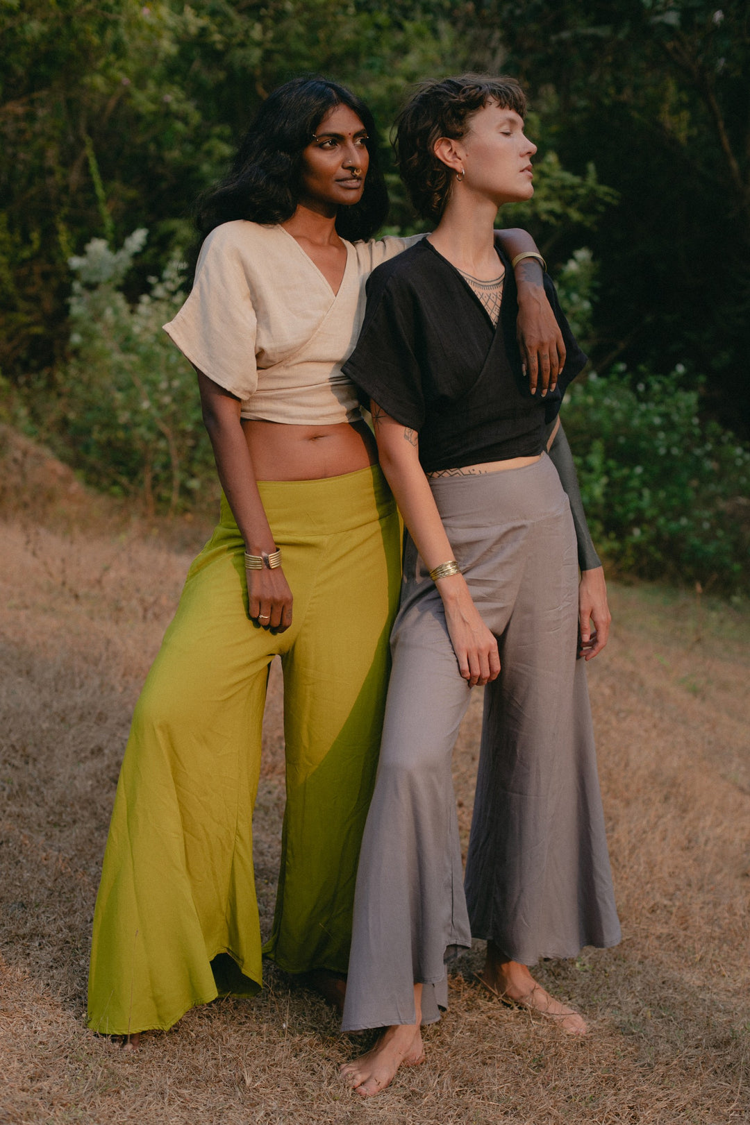 Butterfly pants, weite lockere Sommerhose in Grün, Leichte Übergangshose, weit ausgestellte Hose Damen, lässige Frauen Übergangshose, bequeme Hose